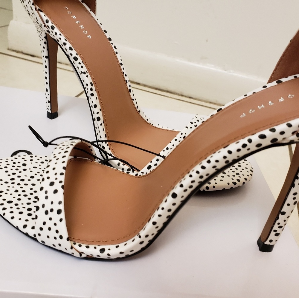 Black and white heels - Picture 3 of 7